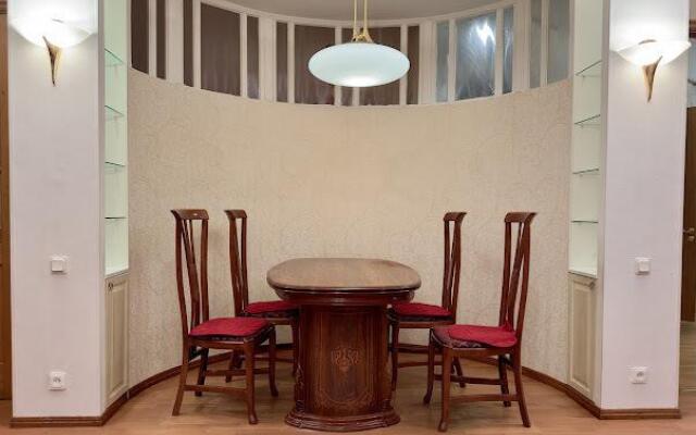 Апартаменты на 9-ой линии Васильевского острова 64/25