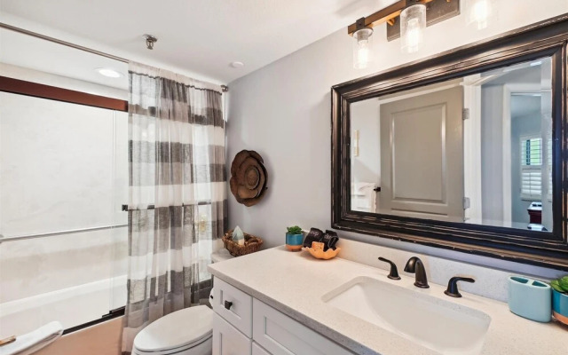 Inlet Reef 419 3 Bedroom Condo by RedAwning