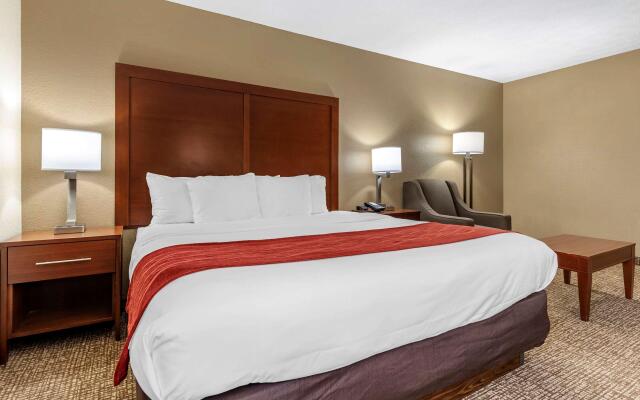 Comfort Inn & Suites Cincinnati Eastgate