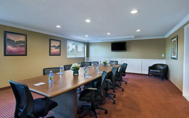 Oxford Inn & Suites Lancaster