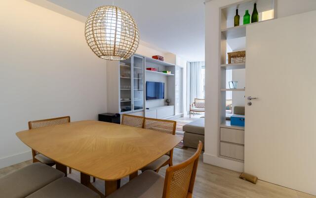 Apto em cond. a beira mar com piscina EAR0401