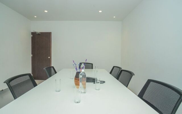 Capital O 36137 Vihaari 24 Business Hotel