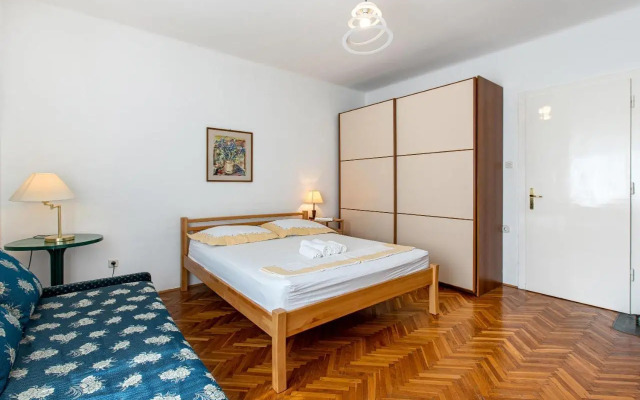 Zoe Apartment