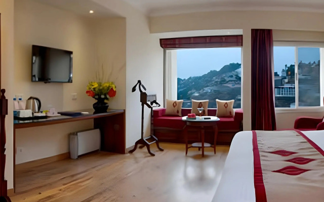 Royal Orchid Fort Resort