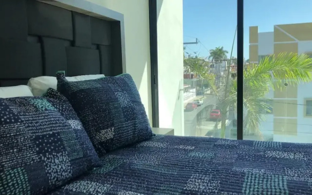 Apartment One Block From The Sea - C