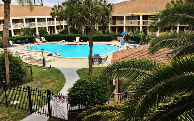 Apm Inn and Suite
