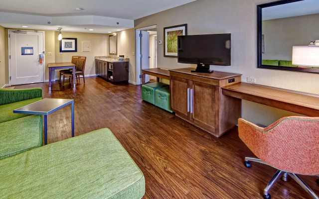 Hampton Inn & Suites Asheville Airport
