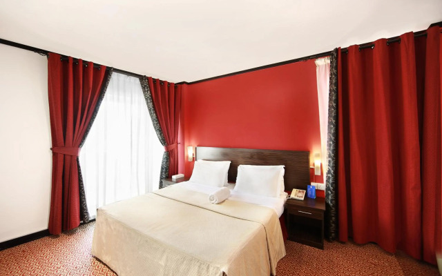 Manhattan Avenue Hotel
