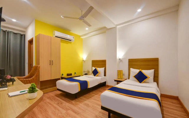 OYO Rooms 813 near Omaxe City Centre
