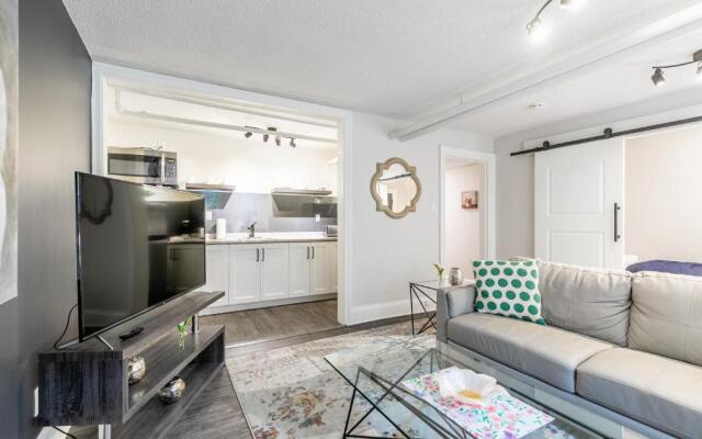 2BR Boutique Condo-prime Location DT Hamilton