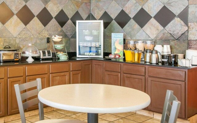 Quality Inn & Suites Lafayette I-65