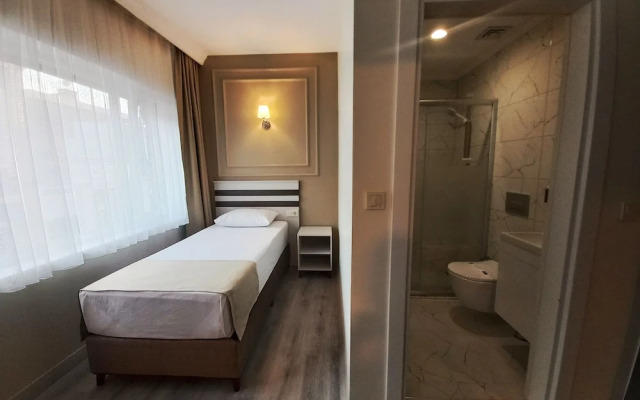 Grand Aura Hotel