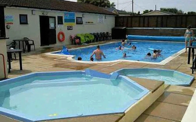 Beautiful 2 Bedroom 6 Berth Seaside Caravan