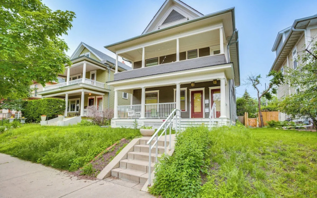 Uptown Minneapolis Home: Walk To Lakes!