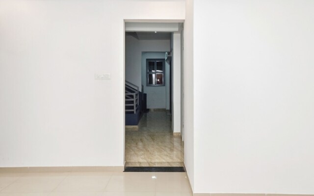 OYO Flagship 30317 The Address