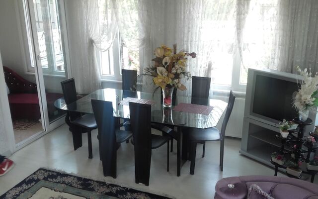 Turquoise Family Suites Apartment