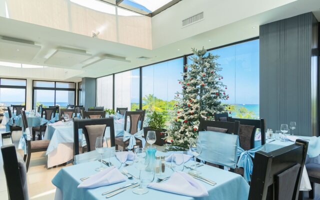 Skylight Suites Restaurant Bar