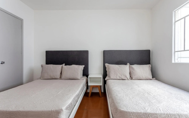 Stay Connected in Roma - 3br- Fast Wifi- Laundry
