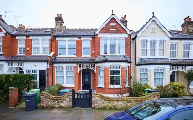 The Rosebery Retreat - Inviting 4bdr With Garden