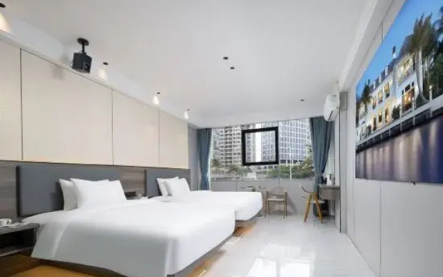 Qixin Smart Hotel (Wanning High Speed Railway Station)