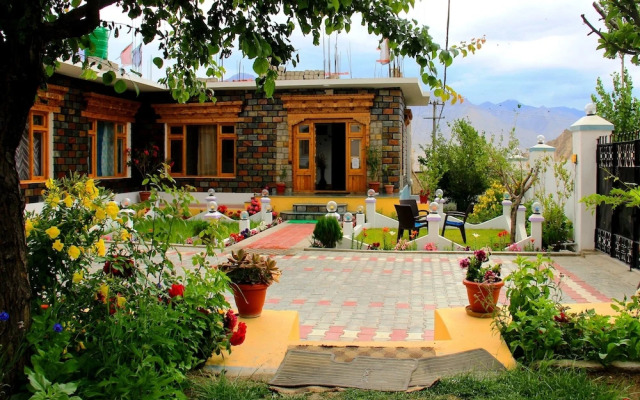 Hotel Jeevanam Villa