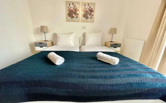 Modern 1BR Near Diamond District by Oneluxstay