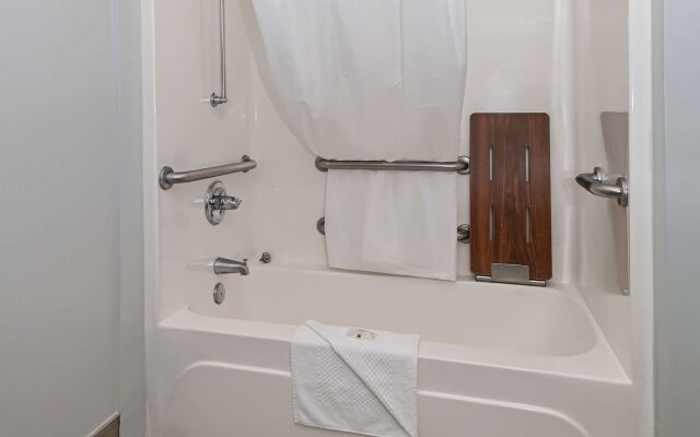 Quality Inn & Suites Matthews - Charlotte