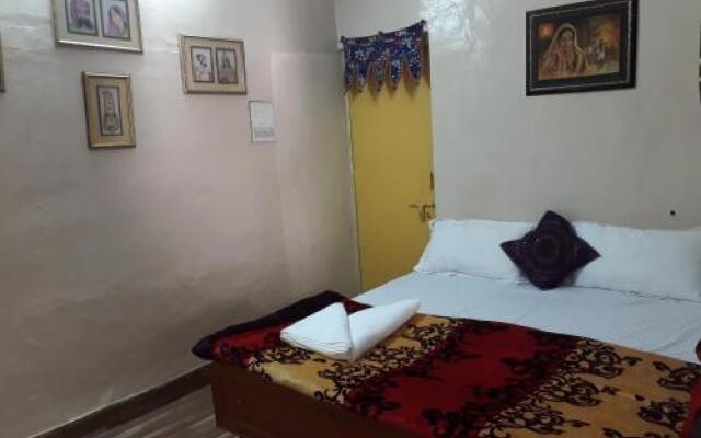 Hostel Arya Niwas