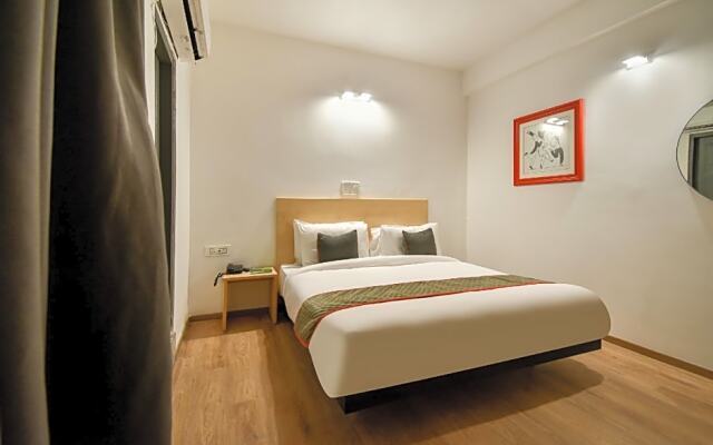 OYO Townhouse 263 Hotel Luxurs Shri Gopal Nagar