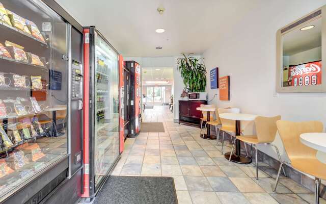 Motel 6 Roseburg, OR