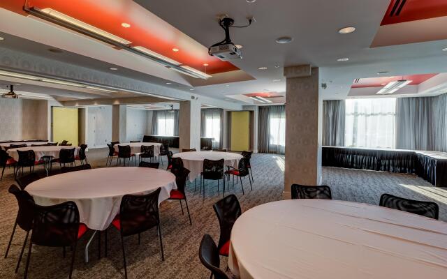 Hotel Indigo Columbus Architectural Center by IHG