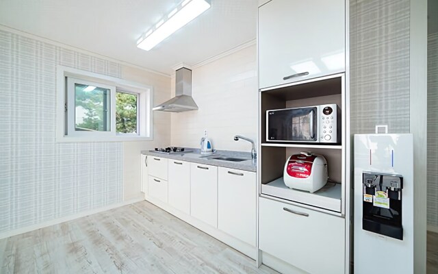 Nonsan Lake and Sunset Pension