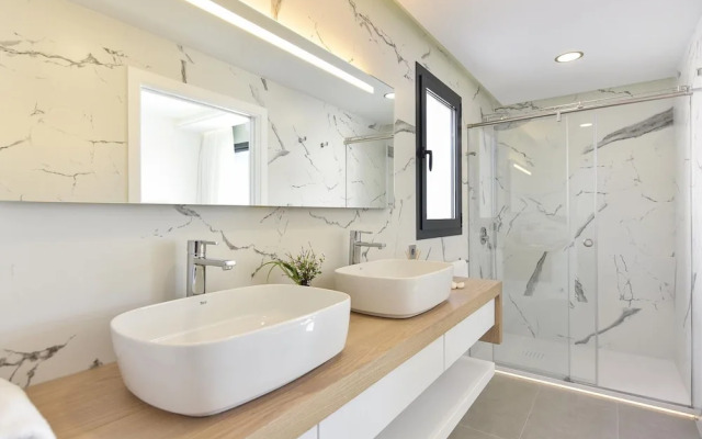 Villa in Salobre With Pool & Golf Nearby