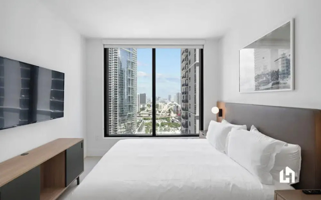 Stylish Apartments with Partial Ocean Views in Downtown