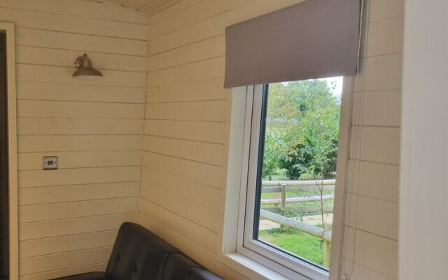 Glamping Hut - Riverview 4