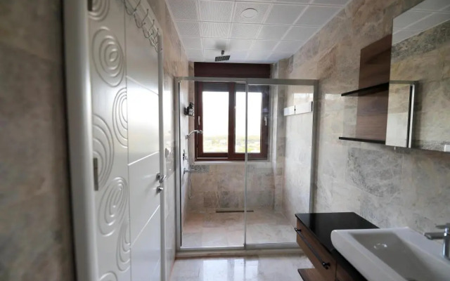 Tas Ev Adrasan