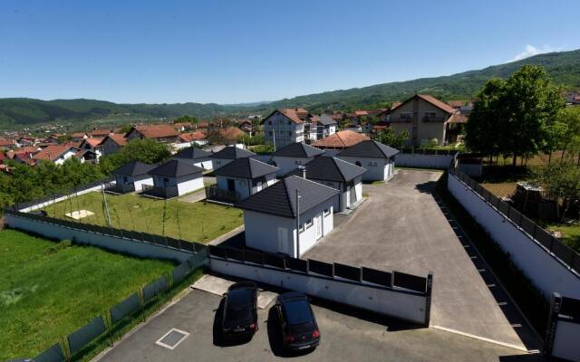 Apartmani i Bungalovi TROJKA