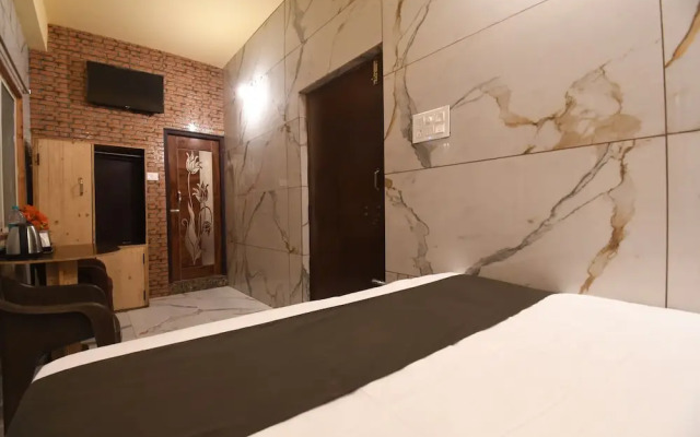 Hotel Plush