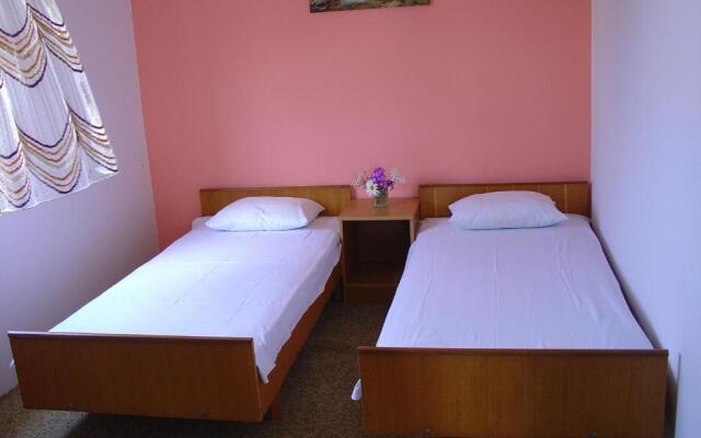 Apartments and Rooms Mirjana