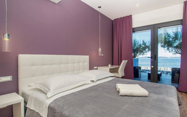 Beachfront Villa Mediteran