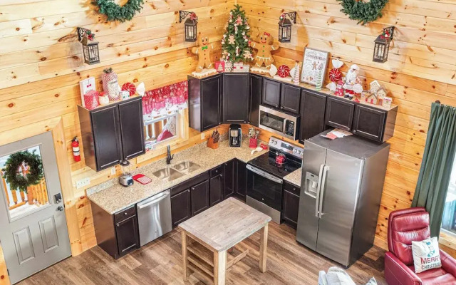 XmasCabins by SmokyStays - Christmas Themed Year Round