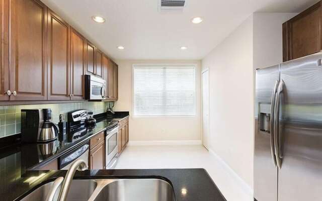 Condo Contemporary 3 Bedroom Reunion