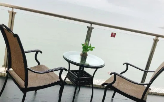 Haizhibian Apartment