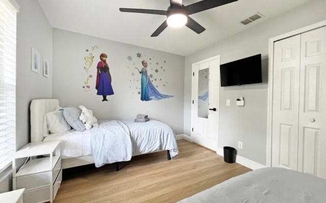 Stardust Villa 4 Bedroom Home by RedAwning