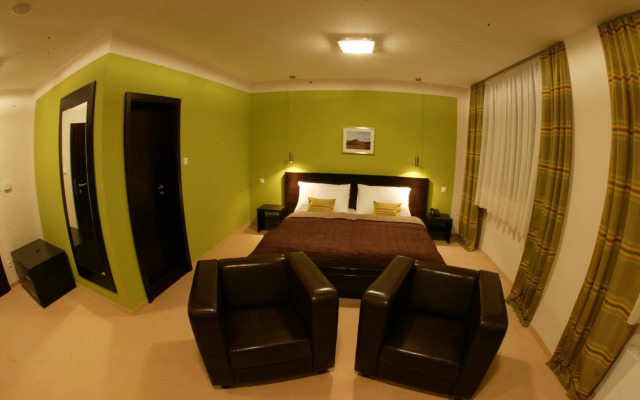Aston Business Hotel