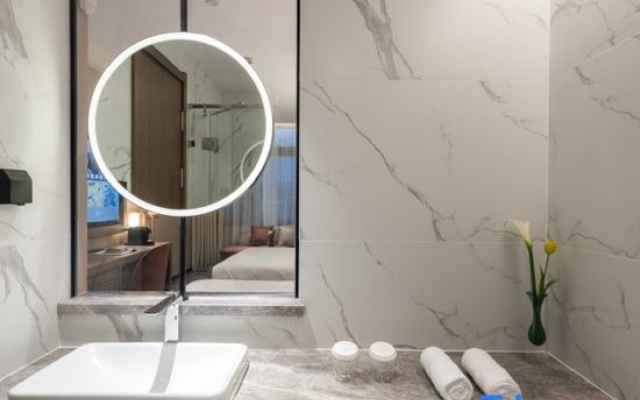 Huazhu - deluxe bed room(Street view) — фото 4