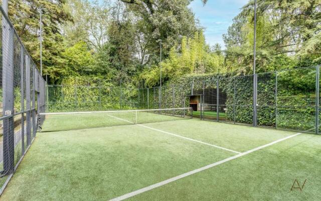 Lavish Villa with Pool I Jacuzzi, Gym & Tennis Court