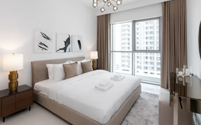 Contemporary 1BR w Dubai Marina Glimpse