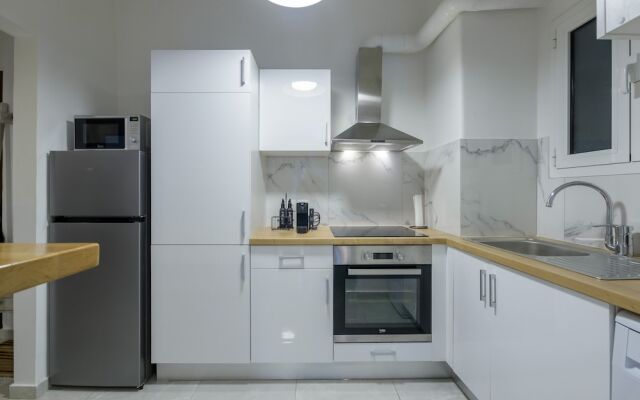 Fully Renovated Flat in Prime Location
