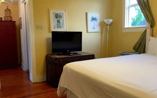 Creole Gardens Guesthouse and Inn